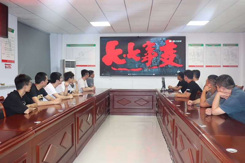 臨臨高速六標(biāo)開展支部主題黨日愛國主義教育活動(dòng)