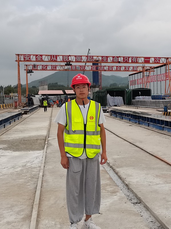 我是魯中公路的新兵：臨臨高速項(xiàng)目部實(shí)習(xí)生于子豪