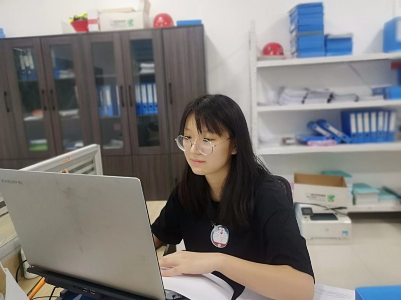 我是魯中公路的新兵：臨臨高速項(xiàng)目部新員工李慧潔