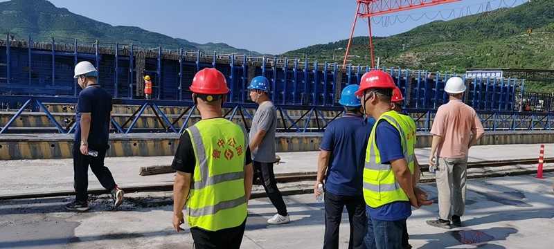 山東高速集團建設(shè)公司相關(guān)領(lǐng)導(dǎo)及專家組對臨臨項目開展2022年第二季度平安工地安全咨詢活動