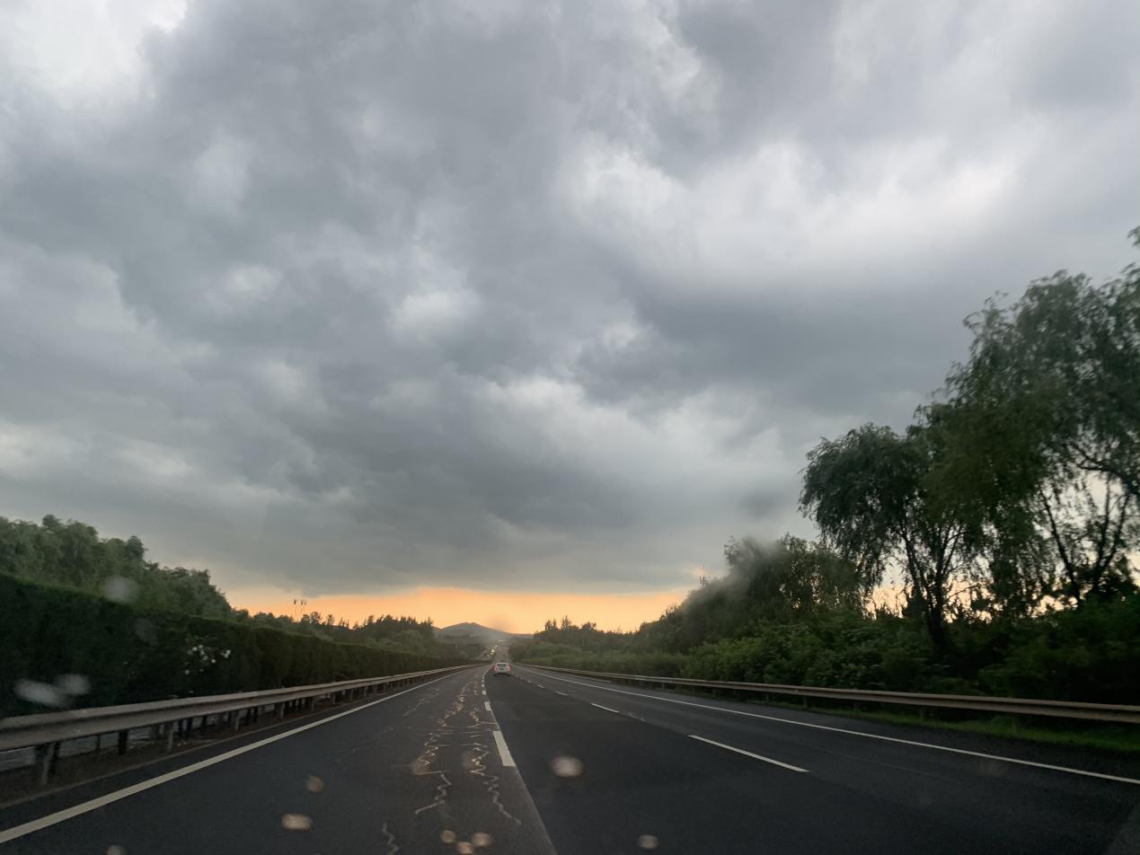 堅(jiān)定信念，筑牢信仰之根