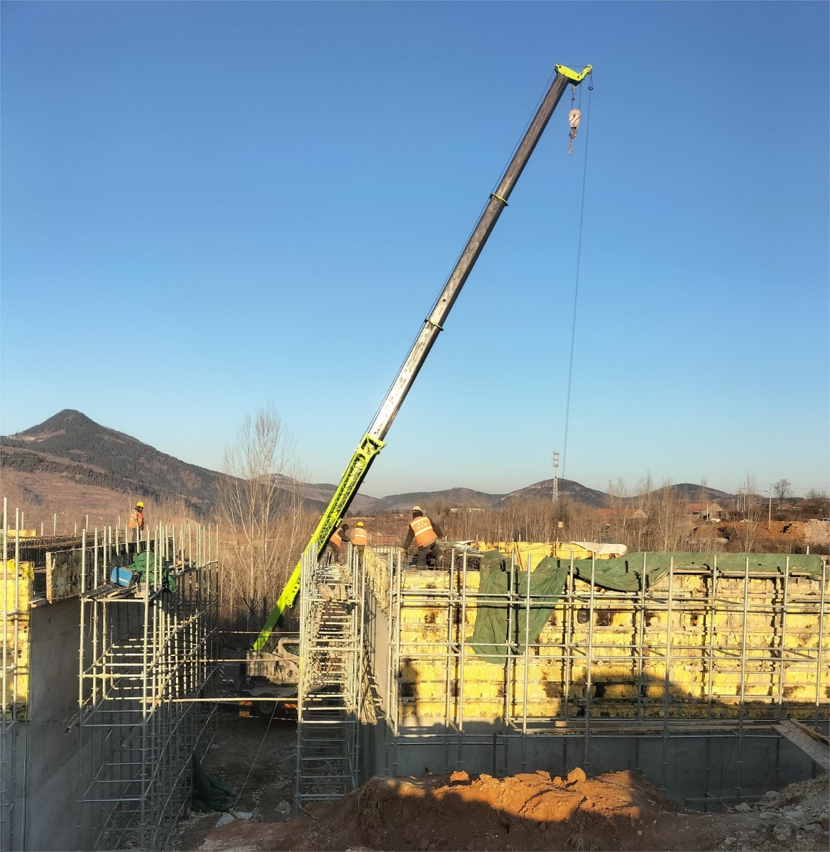 沂源南互通FK1+424汽車通道臺帽支模板 沂源南互通FK1+424汽車通道臺帽支模板