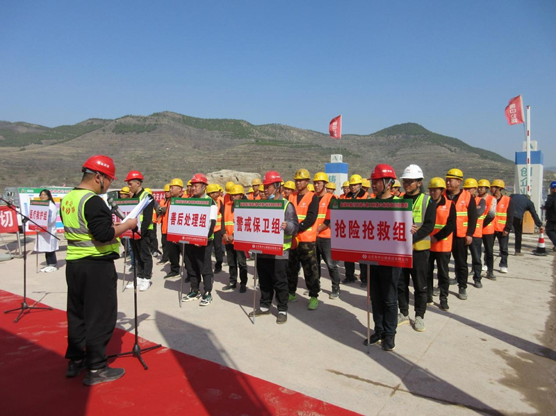 臨臨高速項(xiàng)目開(kāi)展隧道物體打擊事故應(yīng)急救援演練
