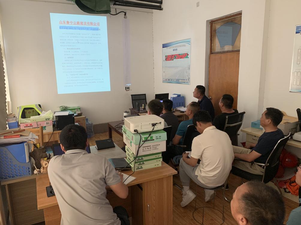 第五區(qū)域項(xiàng)目部開啟安全生產(chǎn)月活動