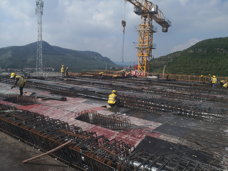 臨臨高速六標跨瓦日鐵路轉體橋2#墩大里程2號塊砼澆筑完成！