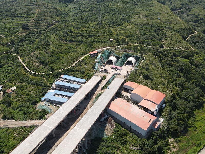 韓王崮隧道進(jìn)口_副本