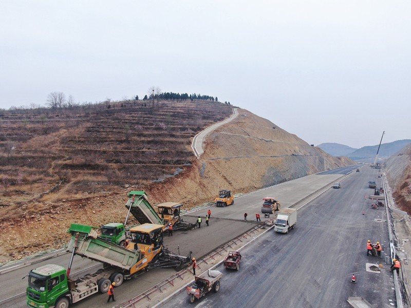 臨臨：“清明”假期搶抓施工黃金期，自動工作彰顯使命擔(dān)當(dāng)