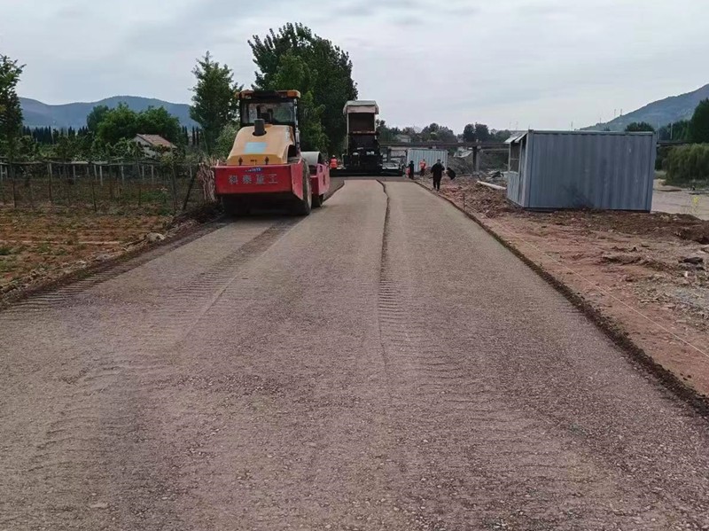 田莊水庫(kù)防汛路水穩(wěn)及瀝青路面施工1 田莊水庫(kù)防汛路水穩(wěn)及瀝青路面施工1