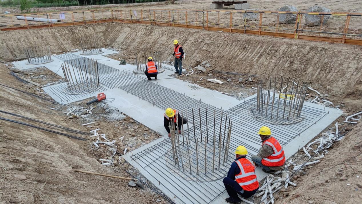 腳下有泥，心中有光