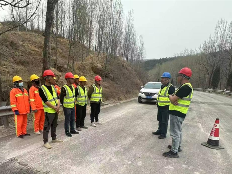 【一提三?！縎232張魯線修復(fù)養(yǎng)護(hù)工程項(xiàng)目部積極應(yīng)對大風(fēng)極端天氣預(yù)警