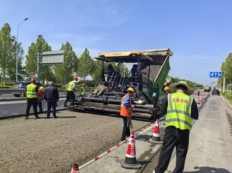 【一提三?！縂309青蘭線張周段基層攤鋪施工圓滿完成