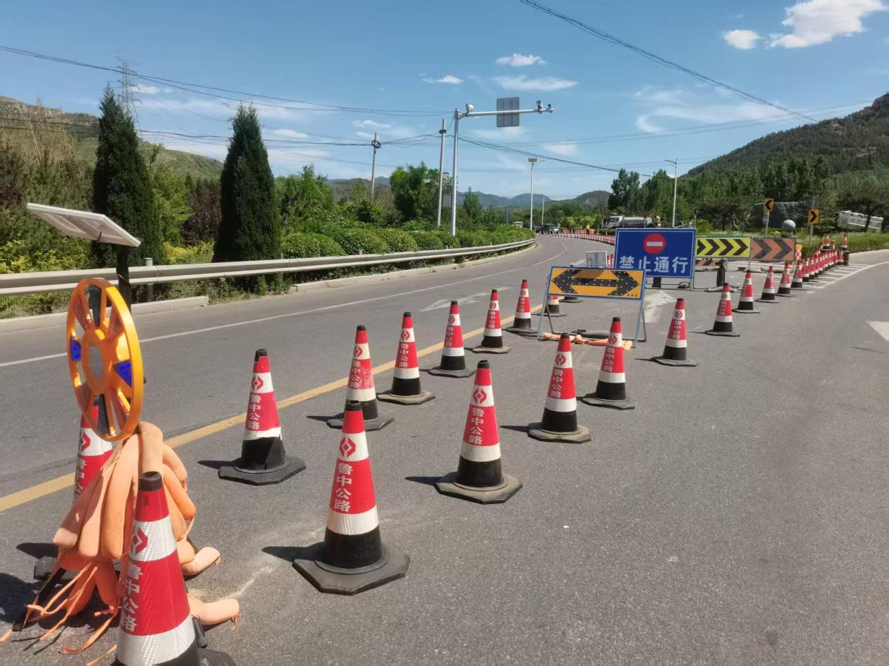 S231張臺線博山區(qū)王家莊至沂源縣芝芳南橋北段路面改造工程半幅封閉施工