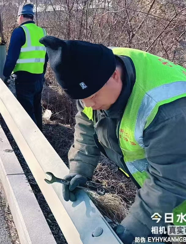 S232交安工程波形護欄施工奏響奮進之歌