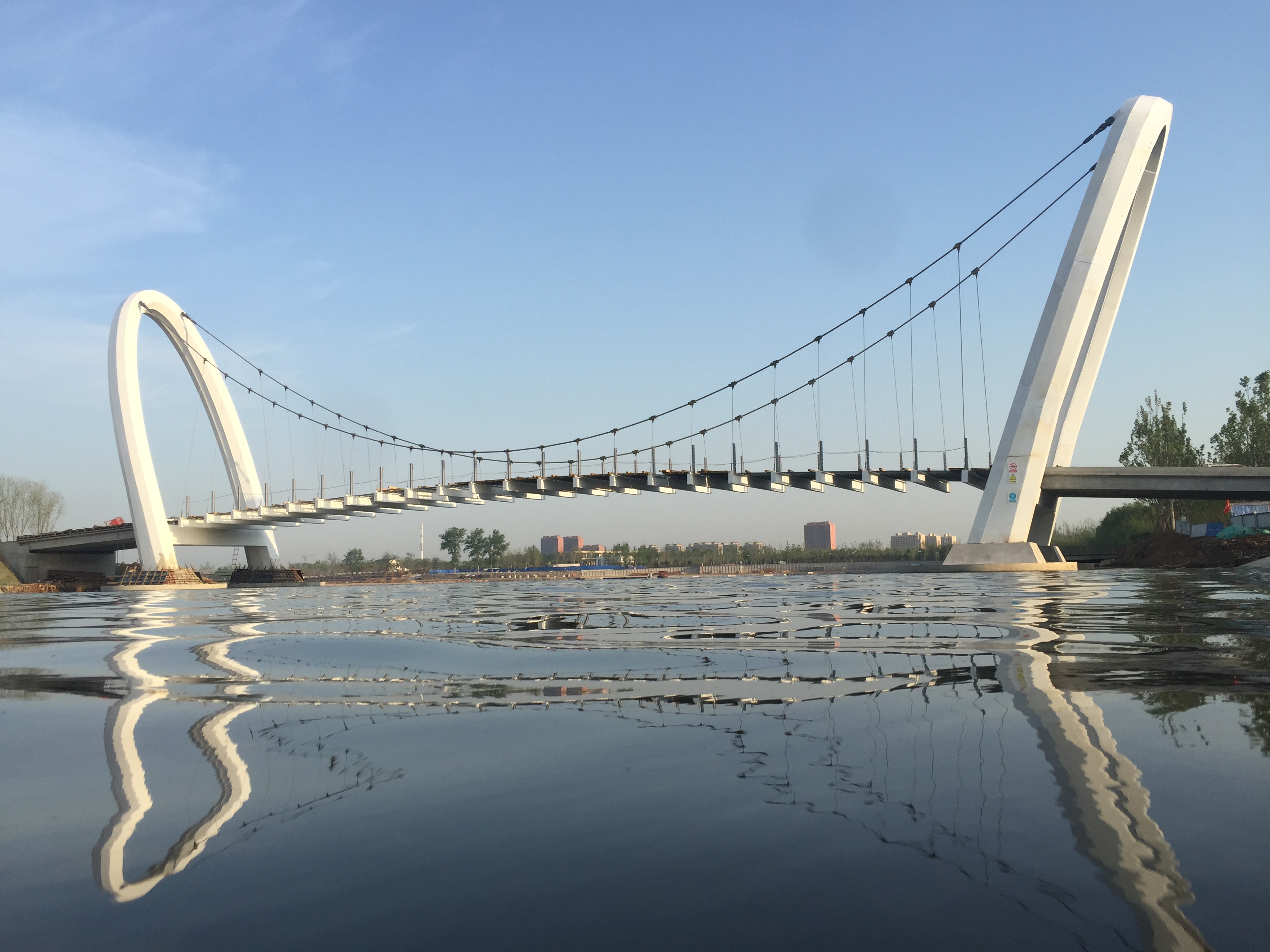 長虹臥波 孝婦河懸索橋傲然矗立