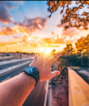 堅(jiān)守初心，奮勇前進(jìn)