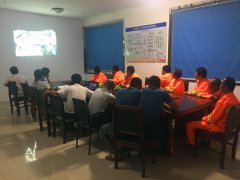 觀看安全警示教育片  樹(shù)立安全紅線意識(shí)