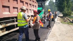 養(yǎng)護分公司積極開展夏日“送清涼、促安全、保健康”活動