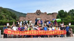 青青幼苗，雙手呵護(hù)