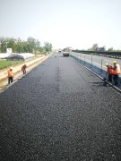 響鞭催快馬，能者挑重?fù)?dān) ——京滬高速公路改擴(kuò)建工程十標(biāo)柔性基層試驗路攤鋪