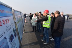 江蘇改擴(kuò)建工程觀摩團(tuán)來(lái)我標(biāo)段觀摩改擴(kuò)建施工