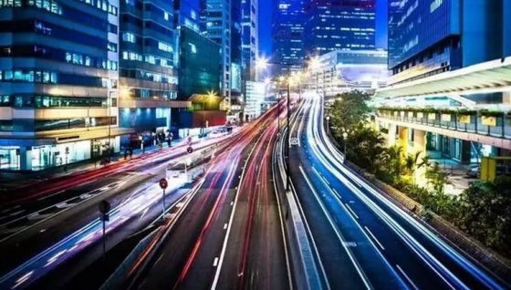 長(zhǎng)路如星河，墜滿了青春的余燼