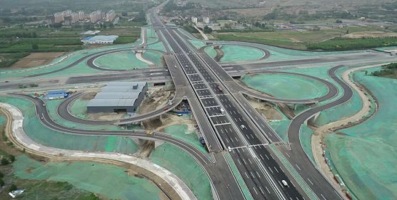 淄博市魯山大道-魯泰大道互通立交橋主線橋順利通車