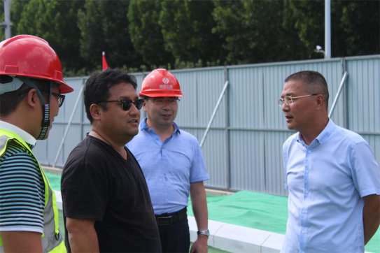 淄博市城建重點(diǎn)工程指揮部領(lǐng)導(dǎo)蒞臨魯中公路聯(lián)通路提升改造工地走訪慰問(wèn)送清涼