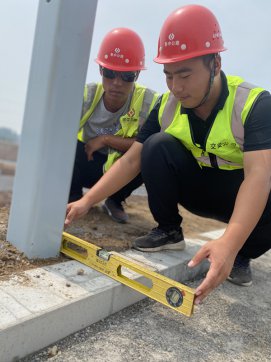 陽(yáng)光下的脊梁