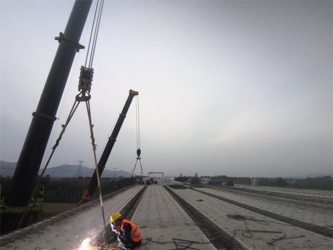 新寧項目預制箱梁全部吊裝完成