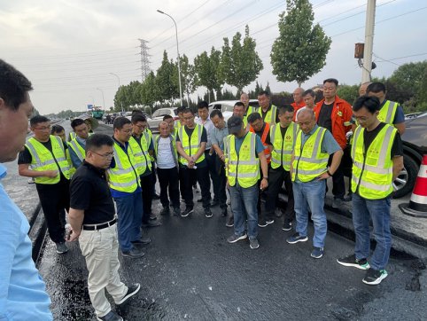 【抓作風(fēng) 創(chuàng)效益】公司組織召開G205工地現(xiàn)場(chǎng)會(huì)