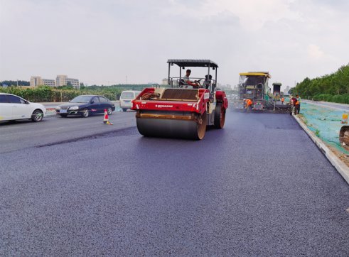 【抓作風(fēng) 創(chuàng)效益】考工路（北京路－世紀路）一標(biāo)段全線率先完成瀝青路面施工