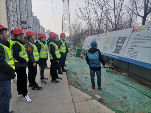 市政工程公司組織技術骨干到中潤大道管廊施工現場觀摩學習