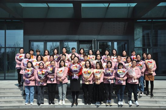 致敬她們的力量